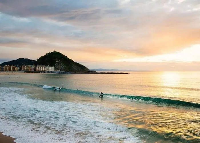 Junto A La Playa De Gros Ess02373 San Sebastián